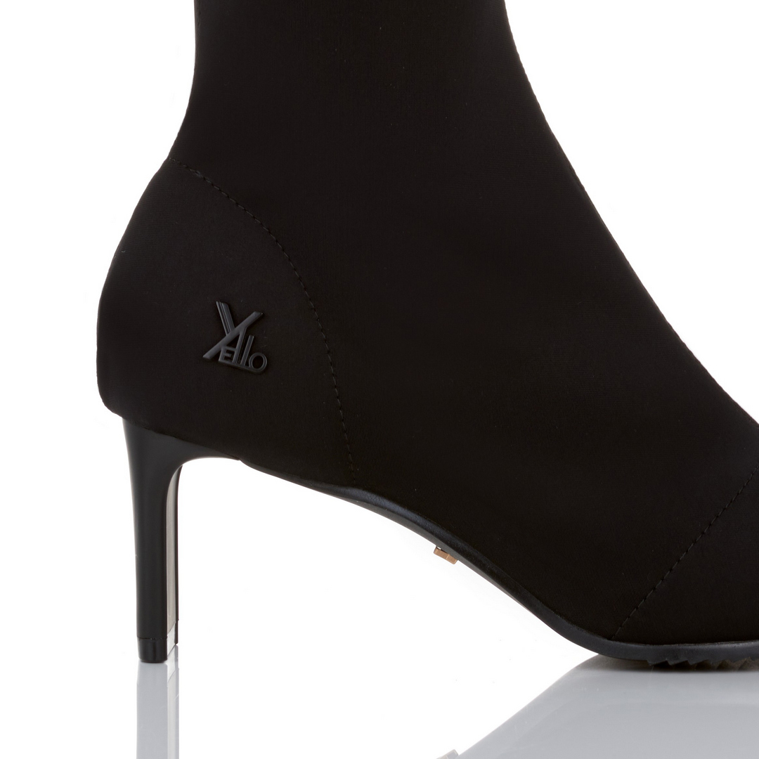 Rock the high-fashion look with the low-heeled Jumping Hermes